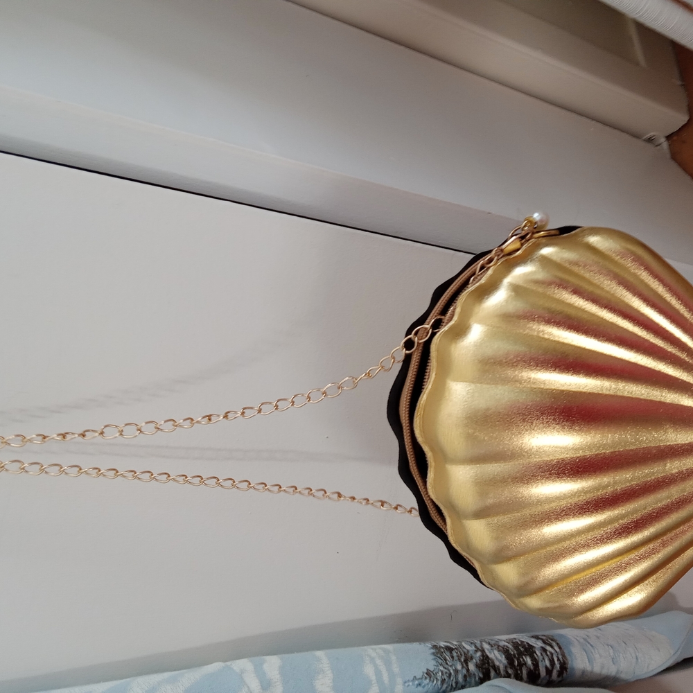 Gold Shell-Shaped Women's Bag